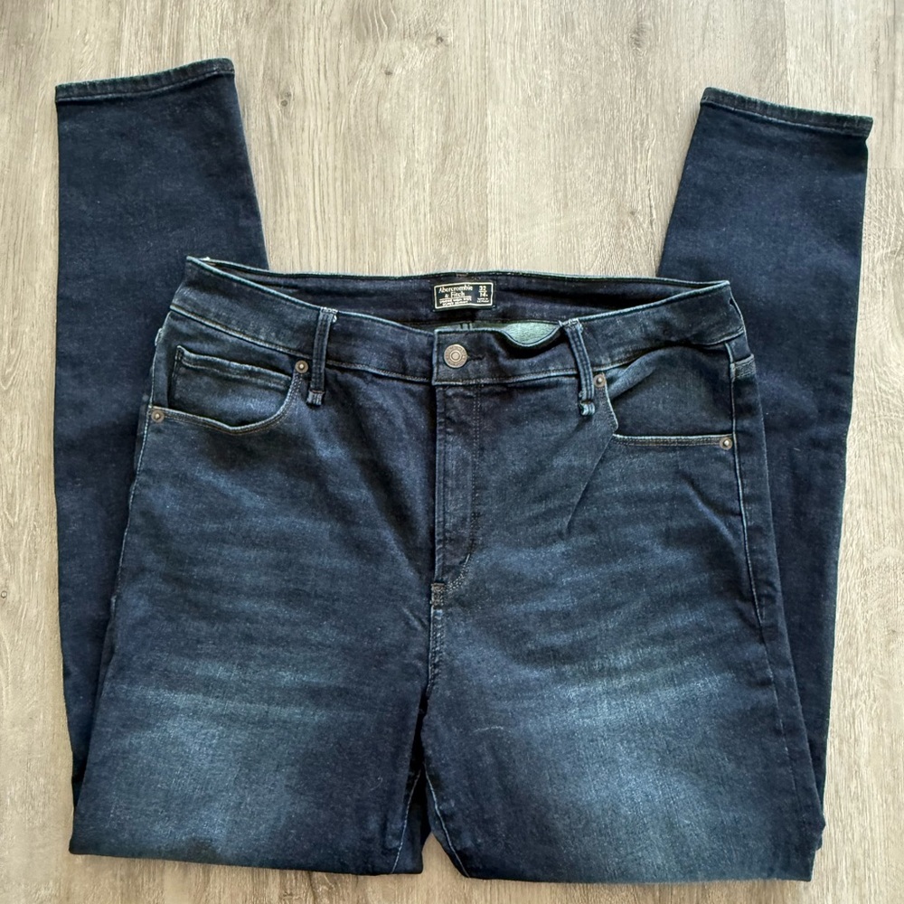 Abercrombie & Fitch Women’s High Rise Super Skinny | Size 32 (14R)